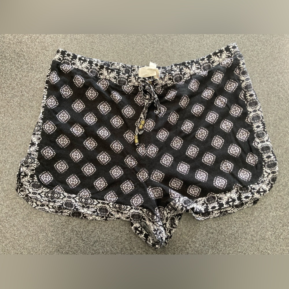 Black and White Patterned Women's Shorts - juniors XL